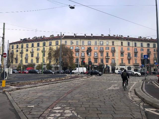 Geschäft in Piazzale Antonio Baiamonti 2, Milano - Foto 1