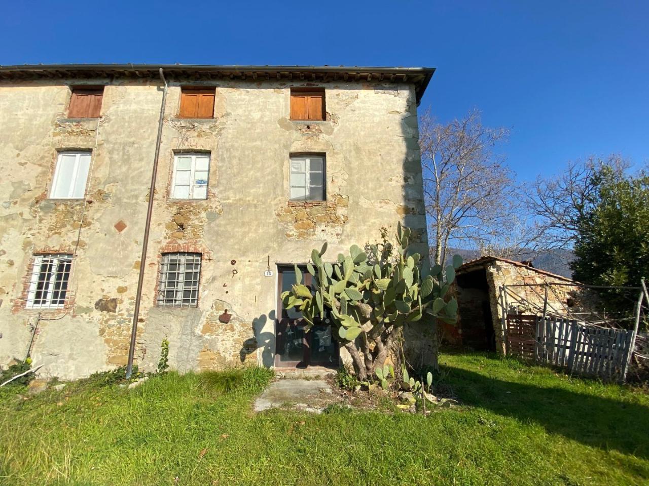 casa indipendente in vendita a Lucca in zona Palmata