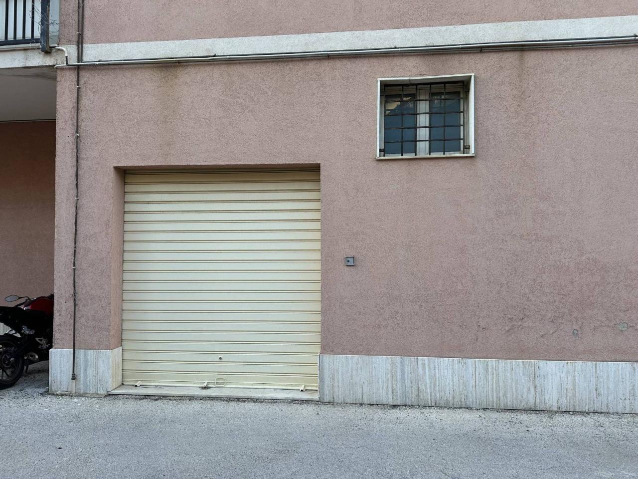 Magazzino in Via Franca Maria Gianni, Siracusa, {3} - Foto 1