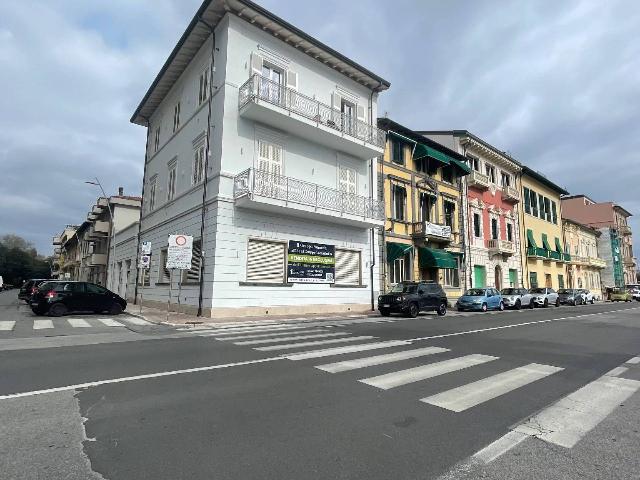 Trilocale in Viale Giosuè Carducci, Viareggio - Foto 1