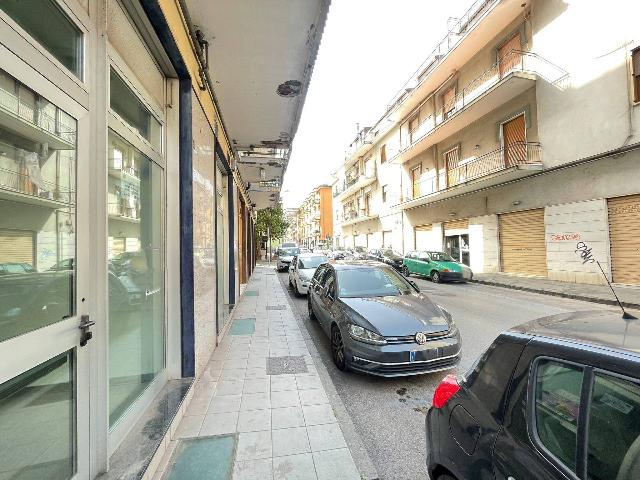 Negozio in Via Vittorio Veneto 39, Cava de' Tirreni - Foto 1