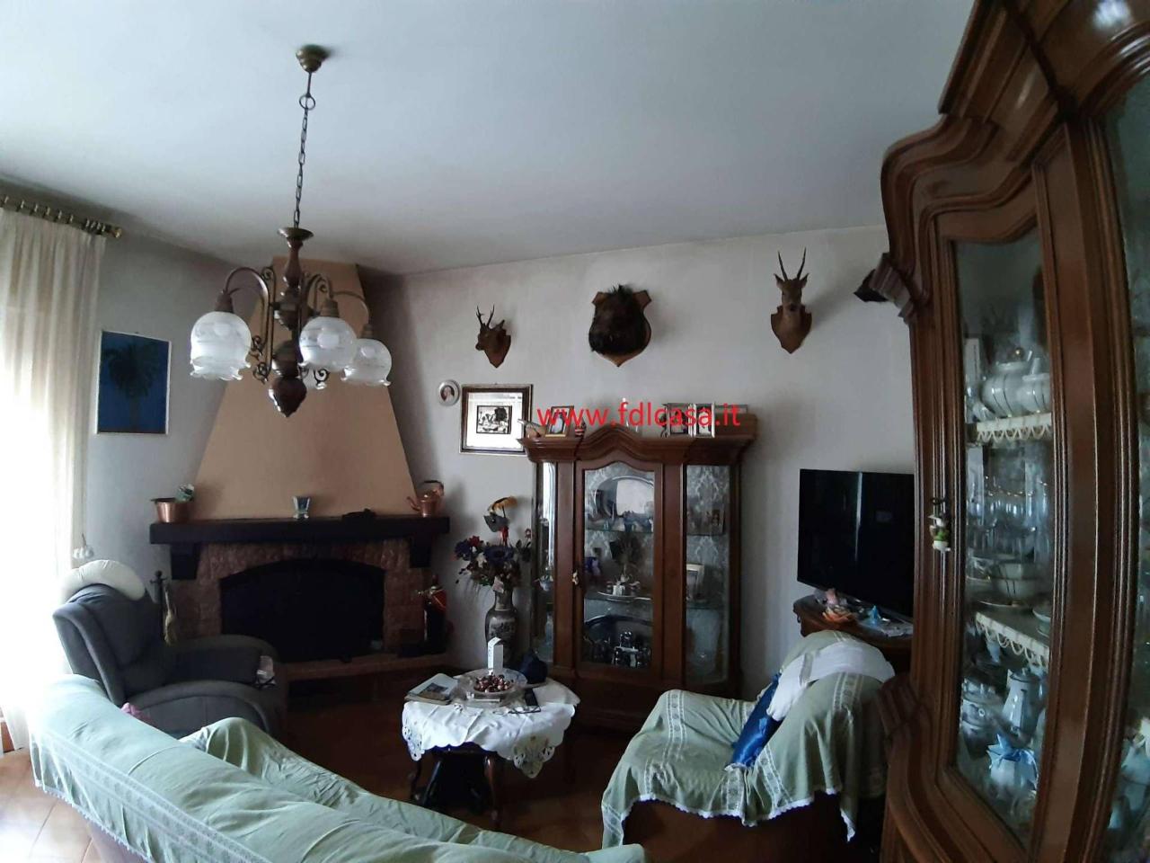 Palazzina commerciale in Via Guido Rossa, Rosignano Marittimo, {3} - Foto 1