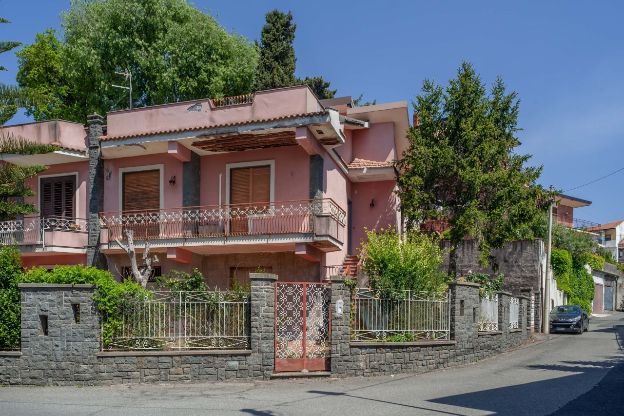 Villa bifamiliare in vendita a Trecastagni