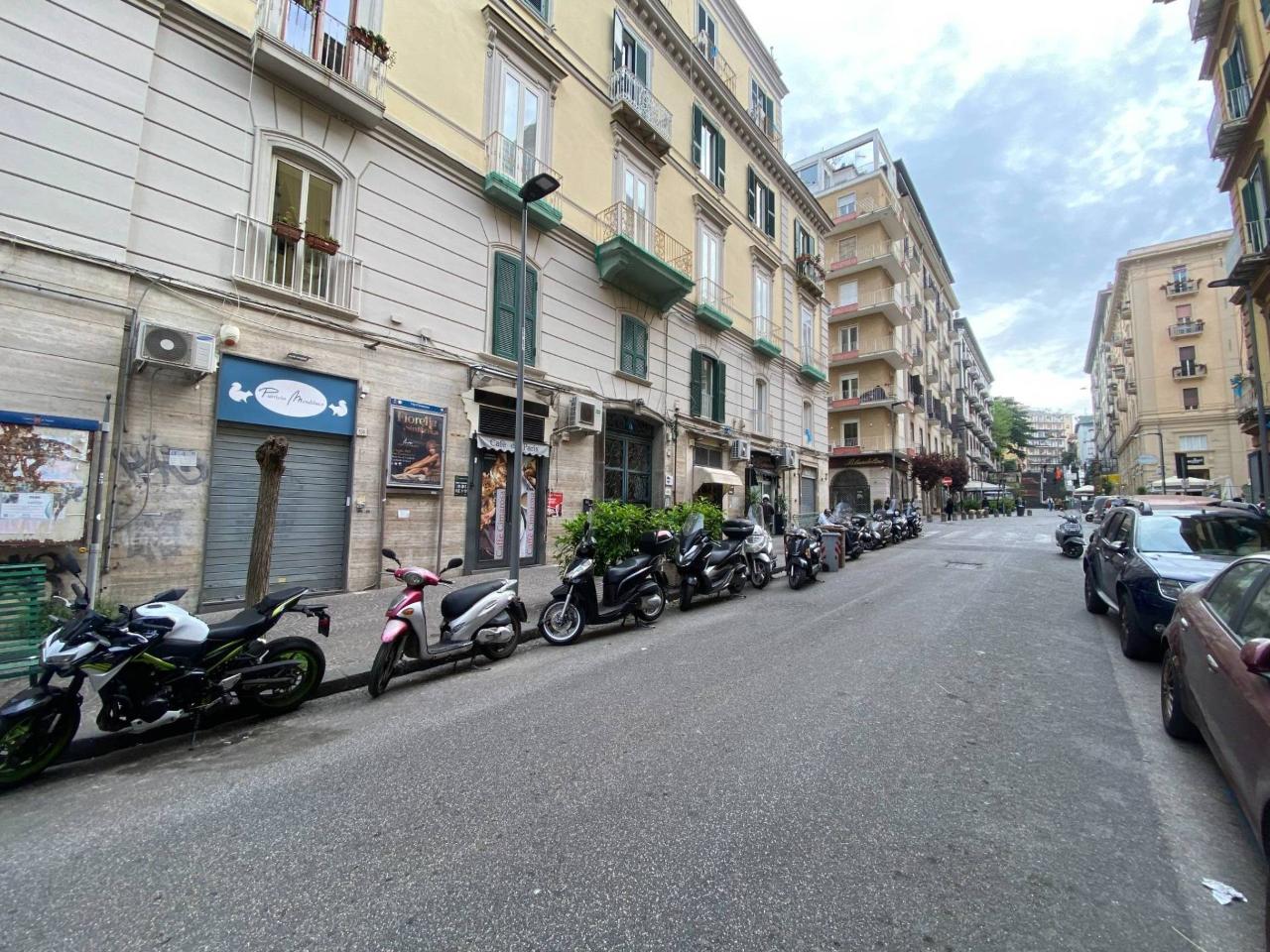 Negozio in affitto a Napoli