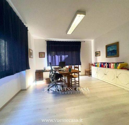 Vierzimmerwohnung in Via Leonardo da Vinci, Nuoro - Foto 1