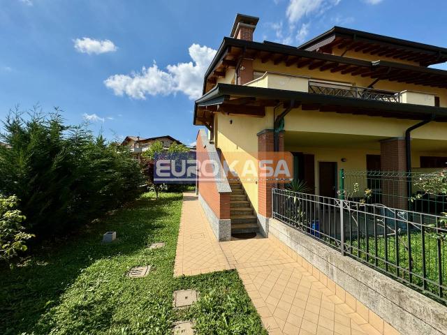 Vierzimmerwohnung in Via Petrocchi, Osio Sotto - Foto 1