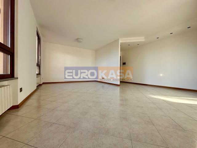 3-room flat in Via Roma, Osio Sotto - Photo 1