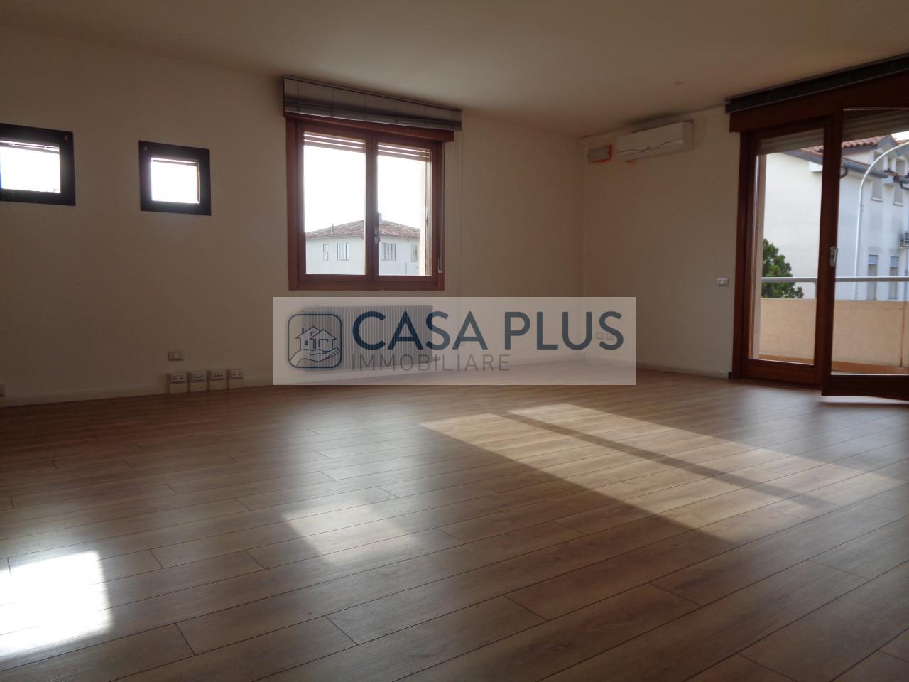 Ufficio in , Bassano del Grappa, {3} - Foto 1