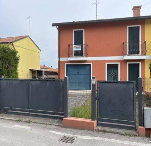 Villa a schiera in Via Piave 57, Cavarzere - Foto 1