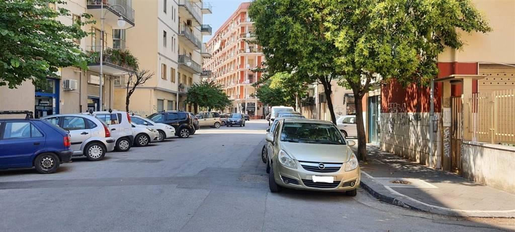 Negozio in Via G.B.Amendola 94/96/98, Salerno - Foto 1