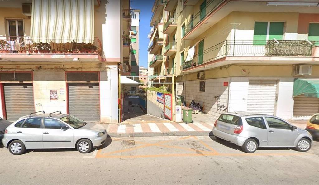 Negozio in Via Lungomare Colombo 81, Salerno - Foto 1
