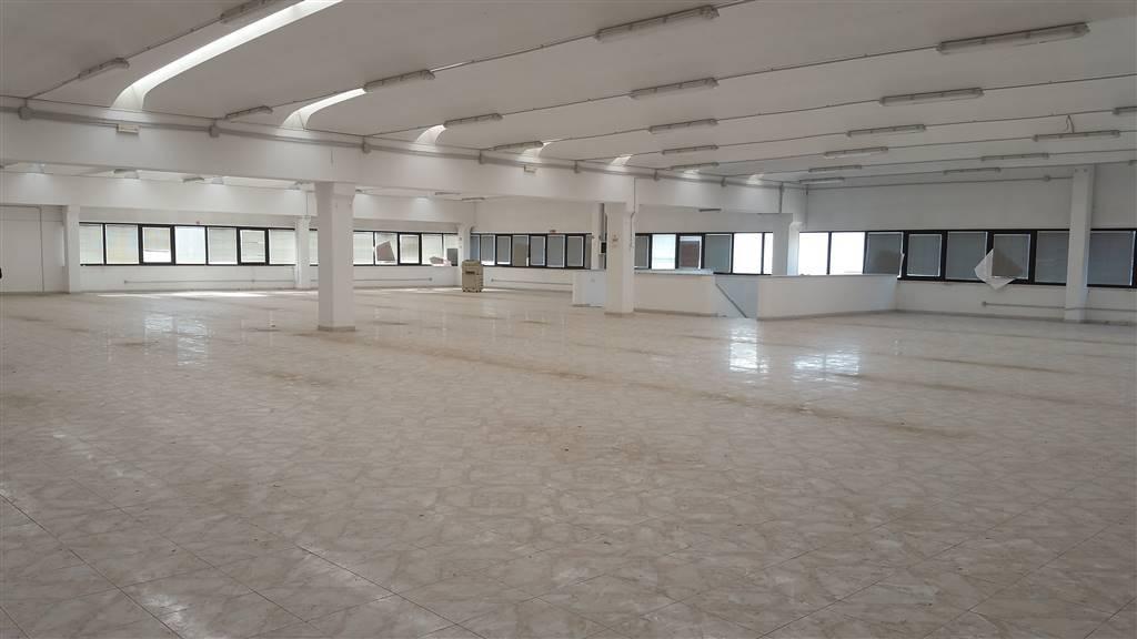 Negozio in Via Andrea De Luca 16, Salerno - Foto 1