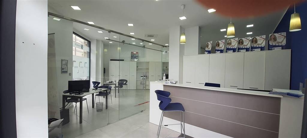 Negozio in Via Raffaele Mauri, Salerno - Foto 1