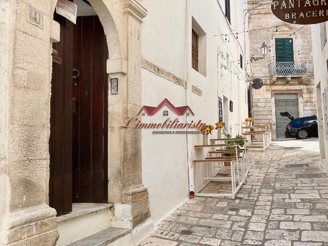 Detached house in Piazza della Libertà, Ostuni - Photo 1