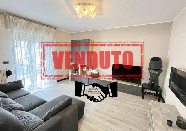 4-room flat in Via Ugo Foscolo, Modugno - Photo 1