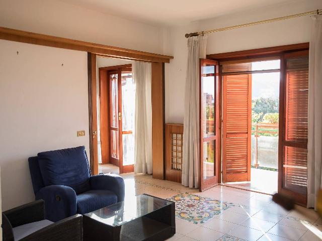 4-room flat in Via Raffaele Bosco 60, Vico Equense - Photo 1