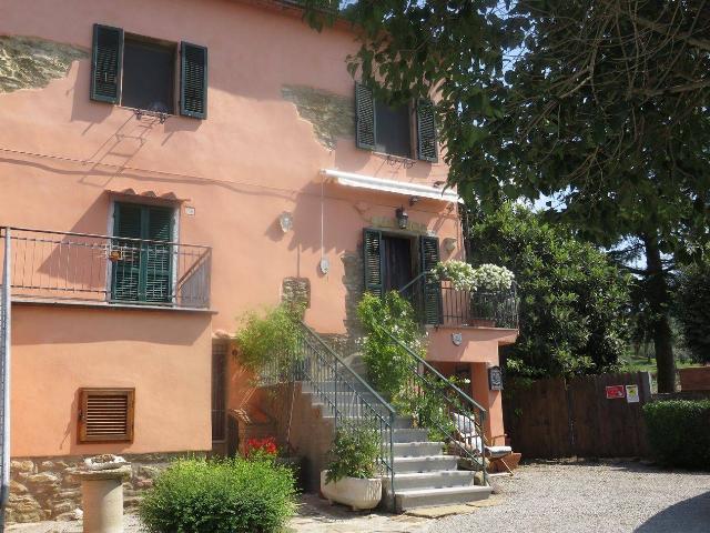 Country house or cottage in Case Sparse Pergo, Cortona - Photo 1