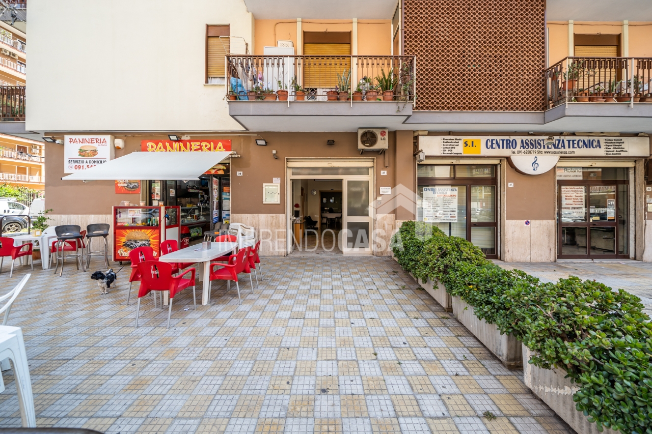 Negozio in Via Ruggero Marturano 37, Palermo - Foto 1