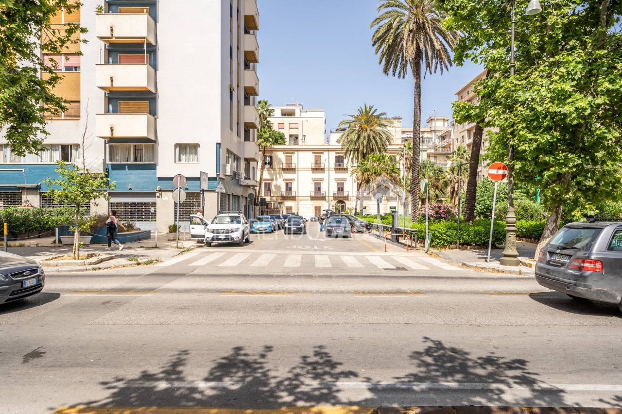 Negozio in Piazza Alberico Gentili 2, Palermo - Foto 1