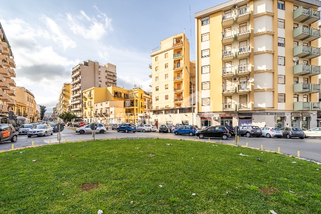 Geschäft in Piazza Principe di Camporeale 40, Palermo - Foto 1