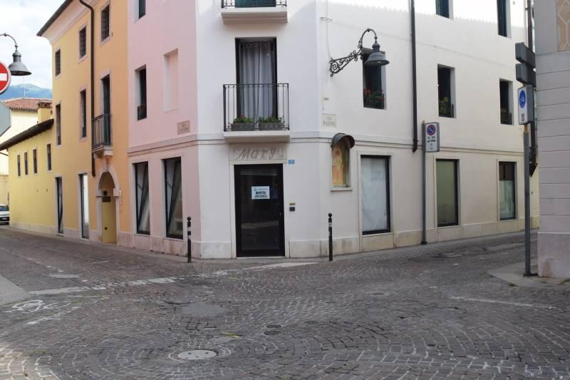 Negozio in Via Mazzini 1, Schio - Foto 1