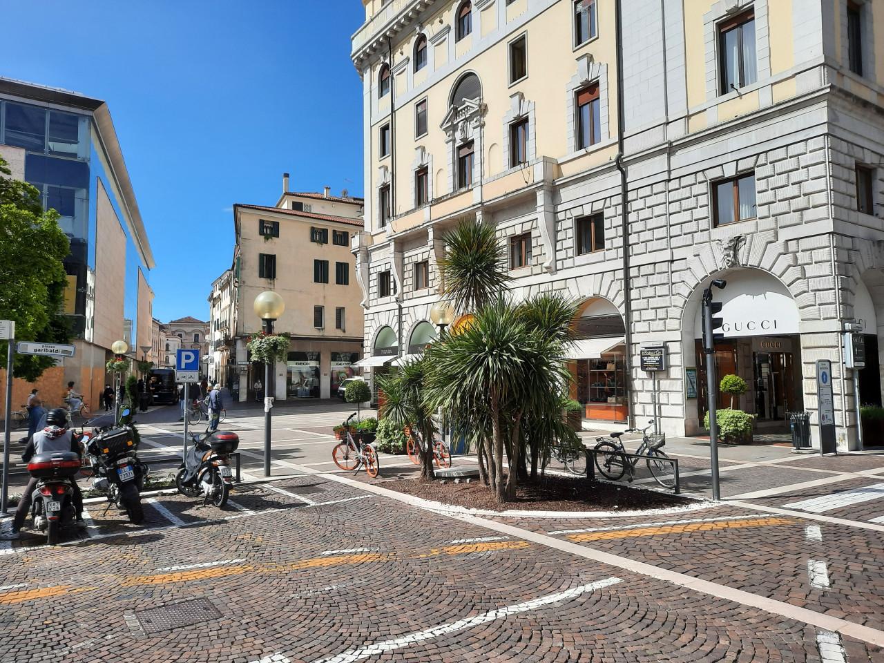 Esercizio commerciale in Via 8 Febbraio, Padova, {3} - Foto 2
