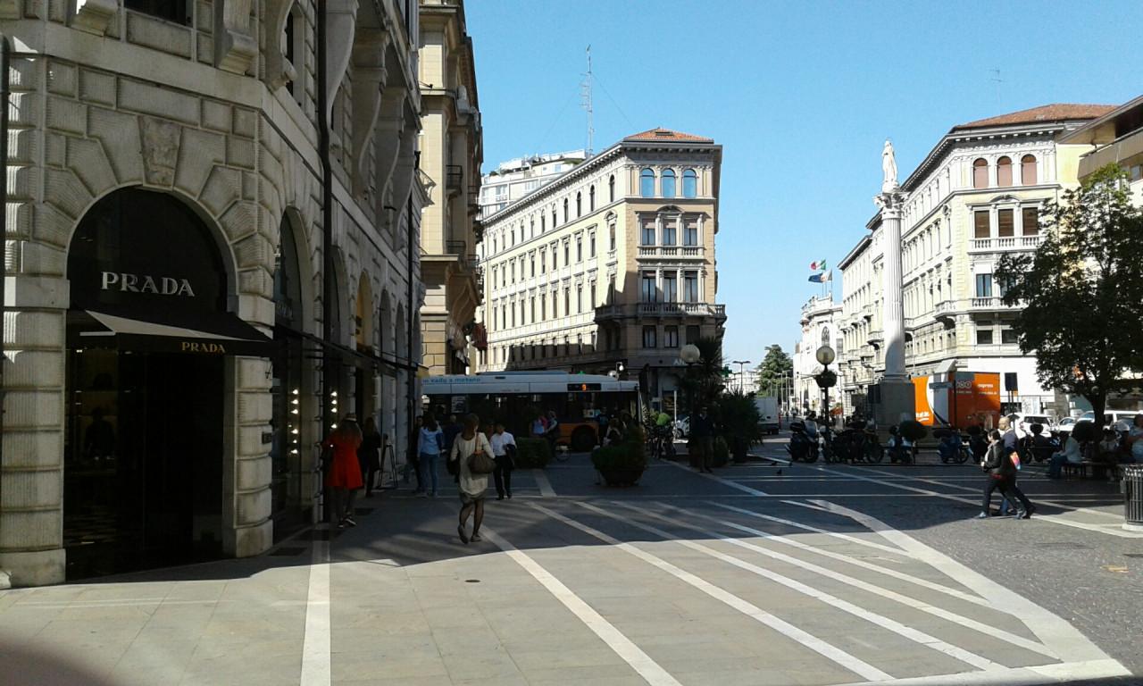 Negozio in Padova Centro Storico Vicinanze Piazza Garibaldi, Padova, {3} - Foto 2