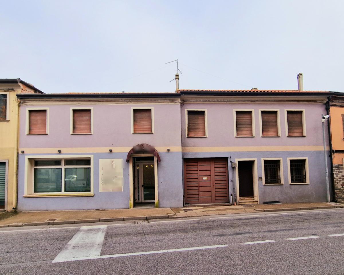 Esercizio commerciale in vendita a Borgo Veneto
