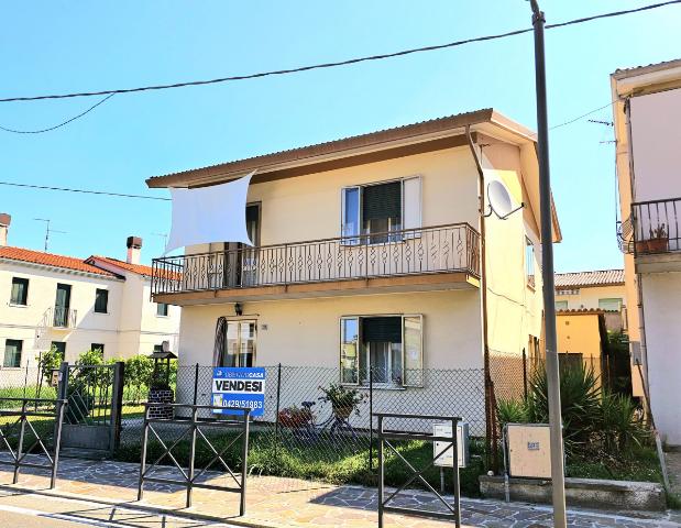 Detached house in Via IV Novembre, Vo' - Photo 1