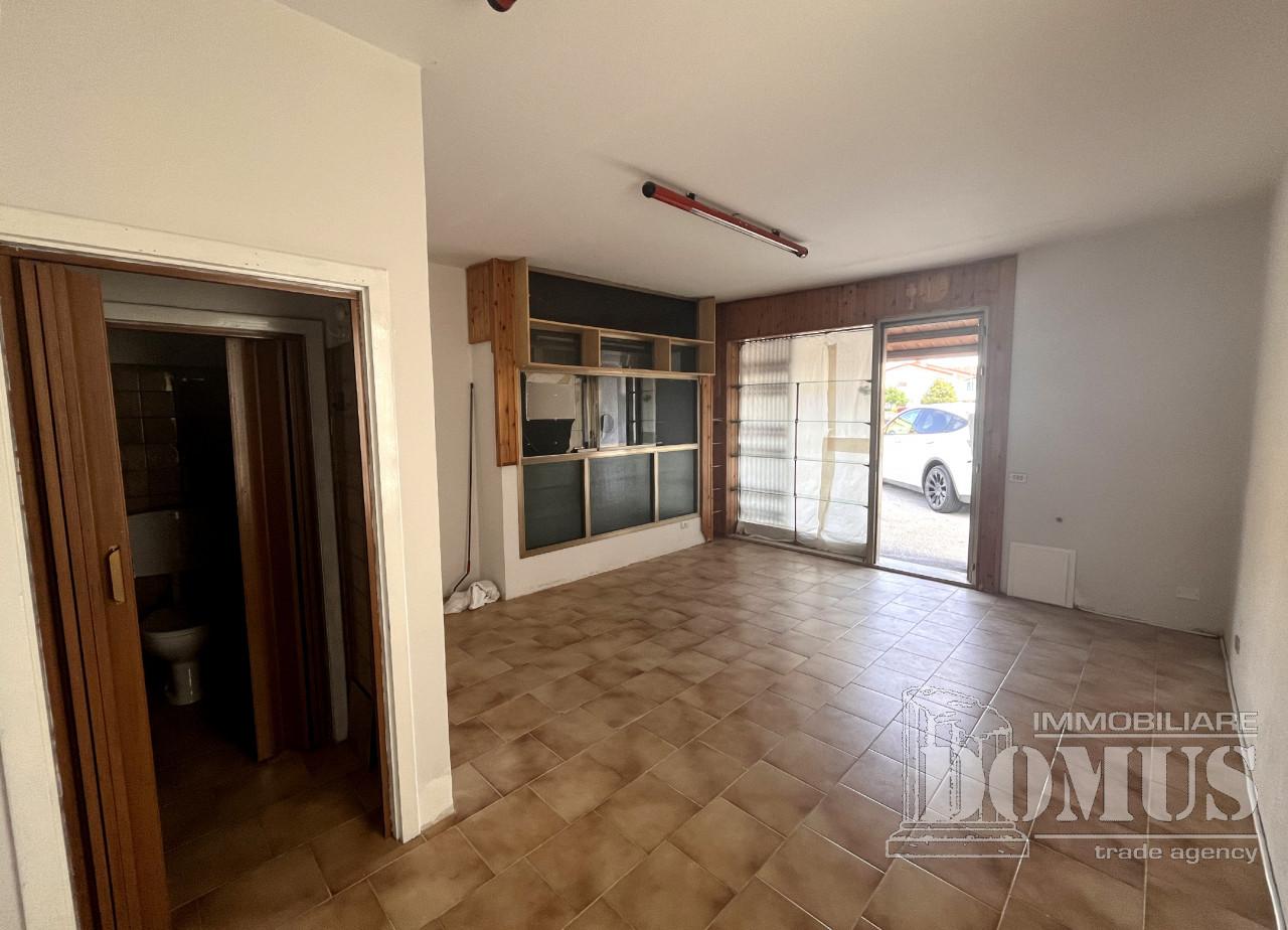 Negozio in Viale dei Mille, 46, Rovigo, {3} - Foto 2
