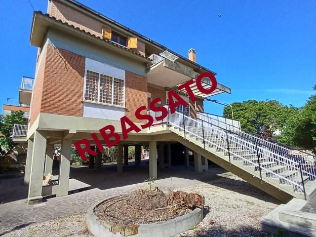 Mansion in Via Roma 75, Ladispoli - Photo 1