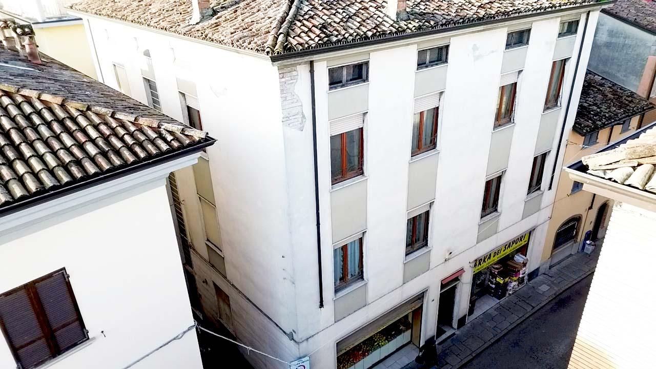 Palazzo in vendita a Fiorenzuola D'Arda