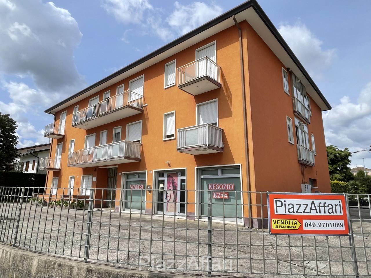 Negozio in Via IV Novembre, Piove di Sacco, {3} - Foto 1
