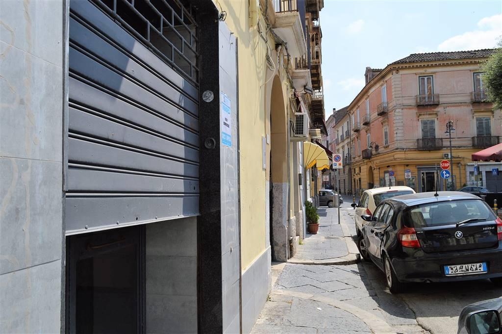 Negozio in Piazza Mazzini 39, Santa Maria Capua Vetere - Foto 1