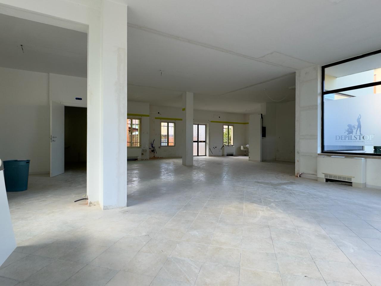 Negozio in , Padova, {3} - Foto 1