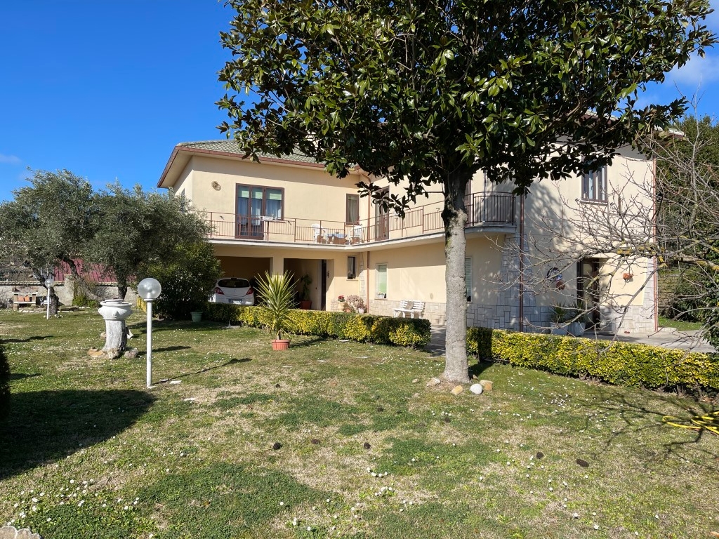 Villa in vendita a Gradoli