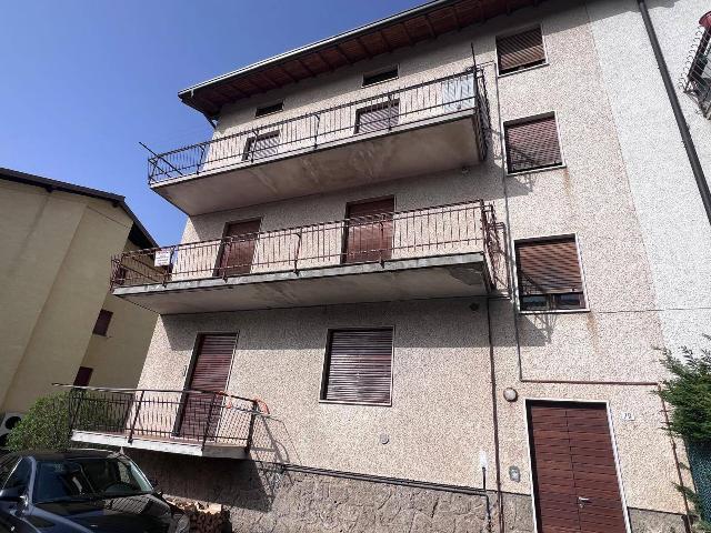 4-room flat in Via Andrea Fantoni 79, Castione della Presolana - Photo 1