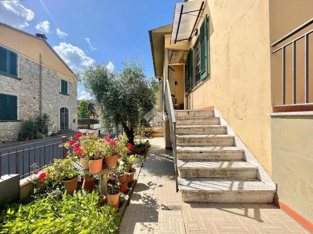 Detached house in Via San Giuseppe 64, Carmignano - Photo 1