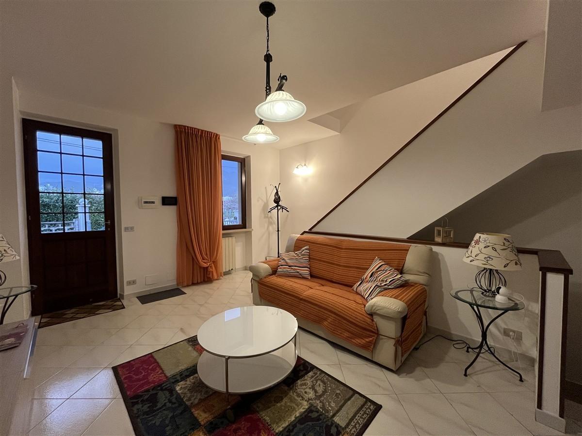 casa indipendente in vendita a Massa in zona Marina di Massa