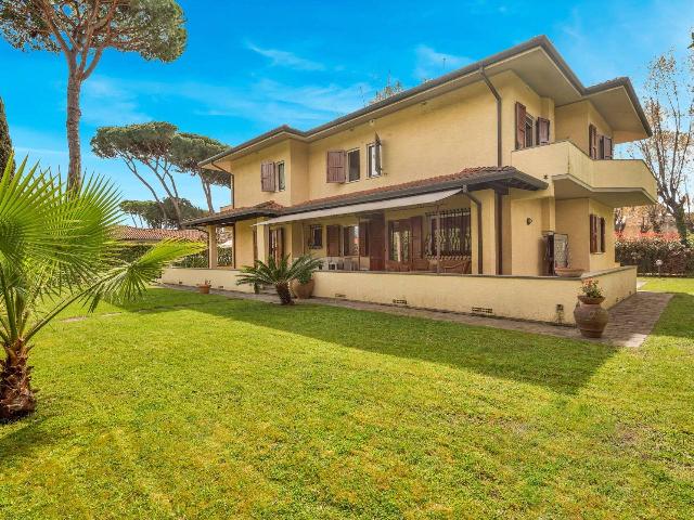 Mansion in Via Cesare Battisti 77, Forte dei Marmi - Photo 1