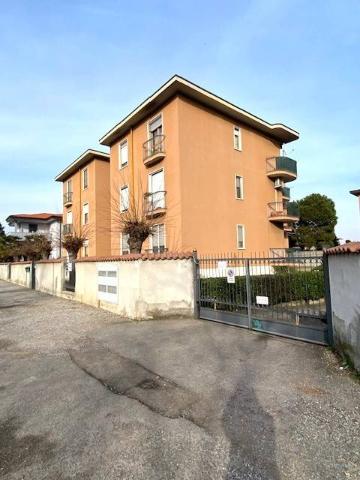 3-room flat in Via Giuseppe Garibaldi 10, Cuggiono - Photo 1