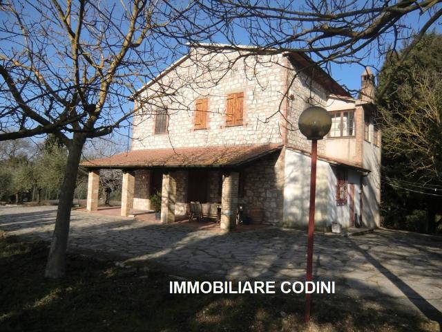 Country house or cottage in Strada Provinciale di San Damiano Primo Tratto, Todi - Photo 1