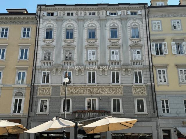 Dreizimmerwohnung in Piazza della Borsa 4, Trieste - Foto 1