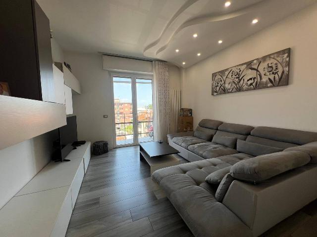 2-room flat in Via Monsignor Ferdinando Pogliani 36, Parabiago - Photo 1