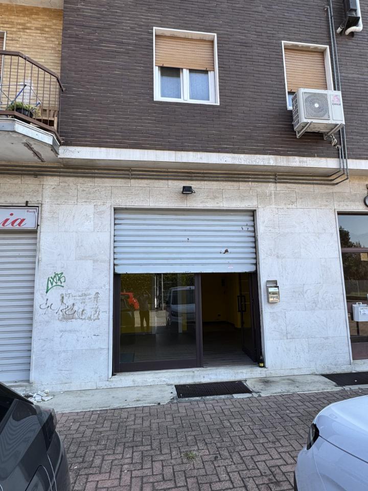 Negozio in Via San Domenico Savio 15, Rho, {3} - Foto 1