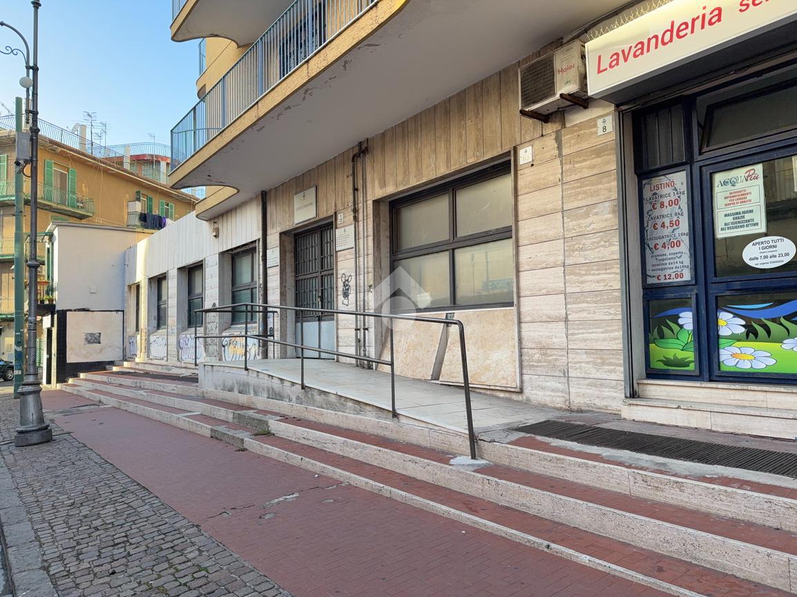 Ufficio in Via Lanzara 10, San Giorgio A Cremano, {3} - Foto 2