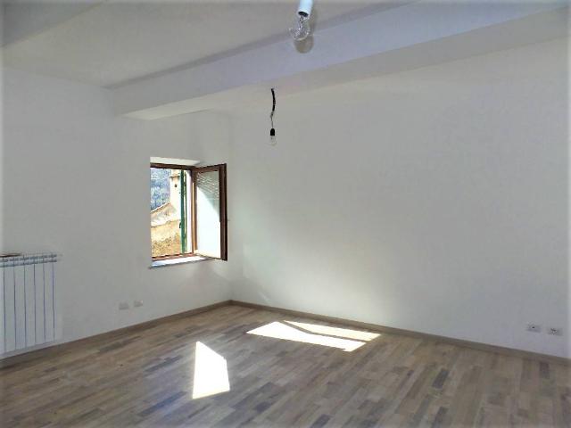 2-room flat in Via Giuseppe Mazzini, Caprarola - Photo 1