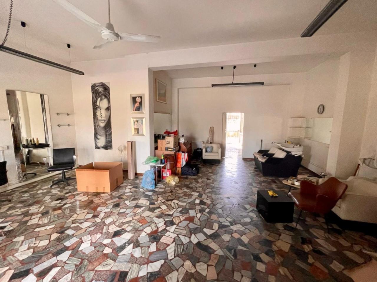 Negozio in a Nicola Pisano 97, Viareggio, {3} - Foto 1