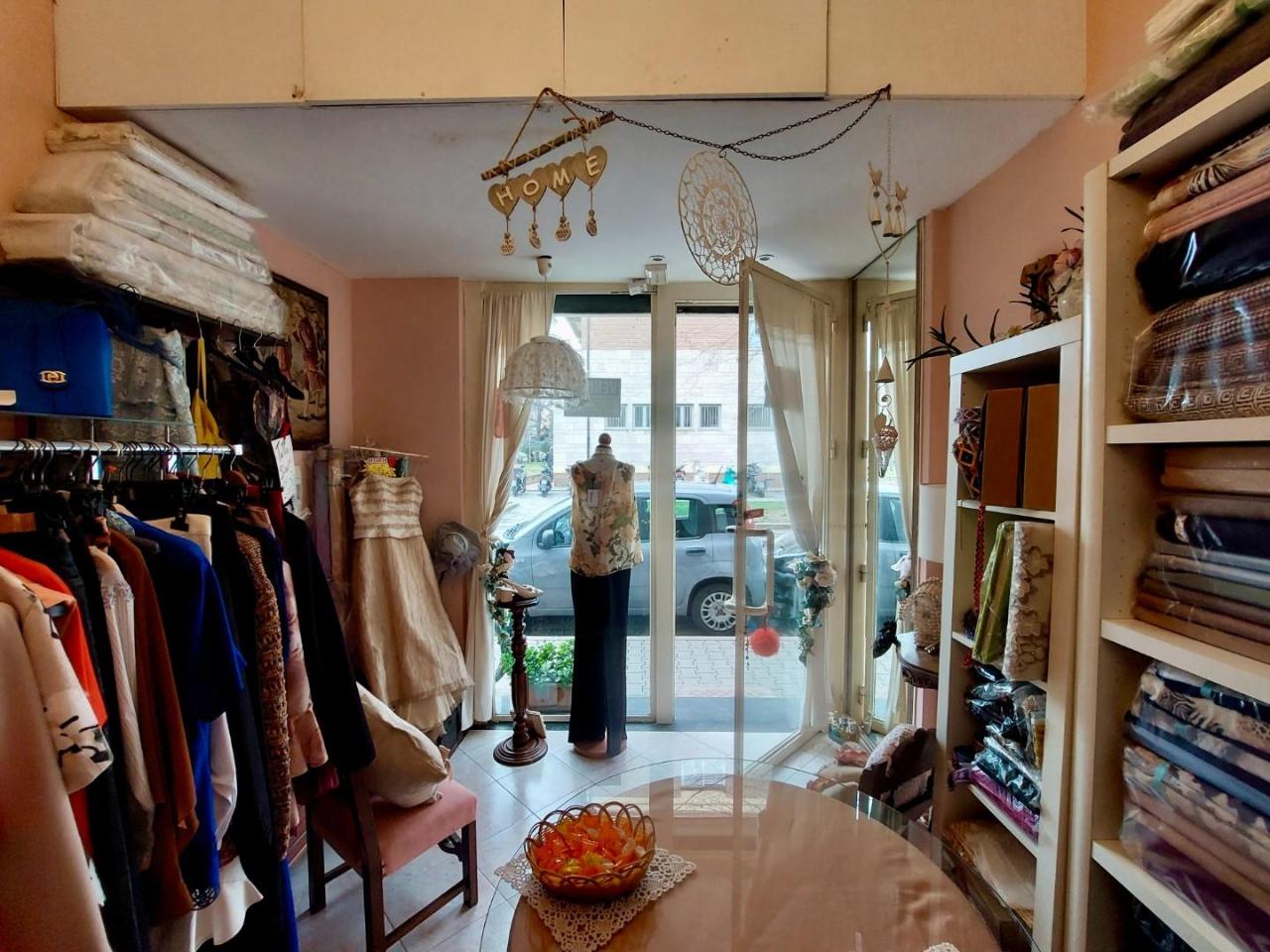 Negozio in So Giuseppe Garibaldi 114, Viareggio, {3} - Foto 2