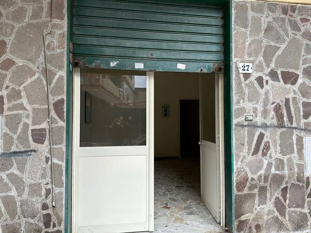 Negozio in Via Antonio Saviano, Arzano, {3} - Foto 1